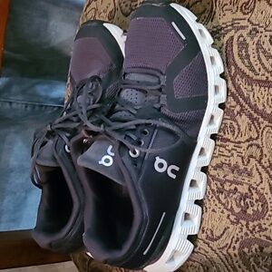 Womens Size 6.5 On Cloud Shoes